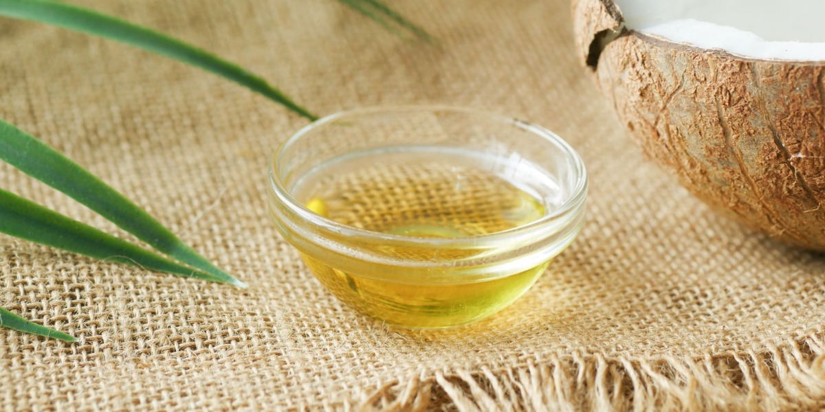 Dầu gội dừa dạng kem tự làm tại nhà với dầu dừa và nước dừa